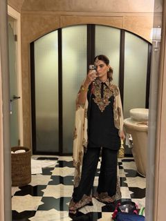 Karishma Sharma feet photo 2