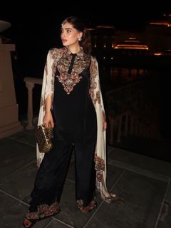 Karishma Sharma feet photo 1