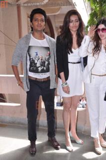 Karishma Tanna feet photo thumbnail