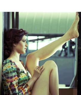 Karishma Tanna feet photo thumbnail