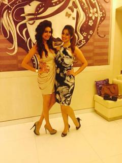 Karishma Tanna feet photo thumbnail