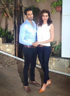 Karishma Tanna feet photo thumbnail