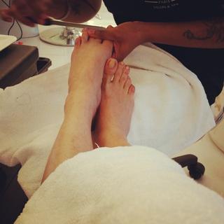 Karishma Tanna feet photo thumbnail