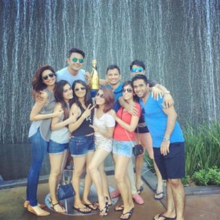 Karishma Tanna feet photo thumbnail