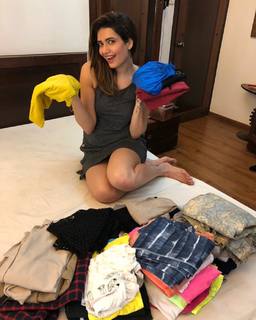 Karishma Tanna feet photo thumbnail