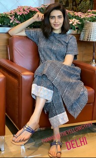 Karishma Tanna feet photo thumbnail