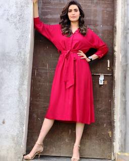 Karishma Tanna feet photo thumbnail