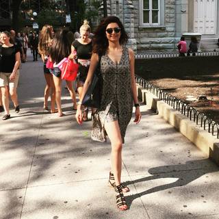 Karishma Tanna feet photo thumbnail