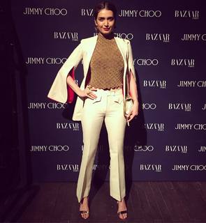 Karishma Tanna feet photo thumbnail