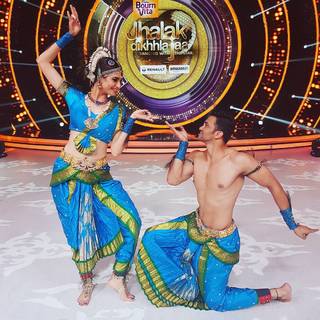 Karishma Tanna feet photo thumbnail