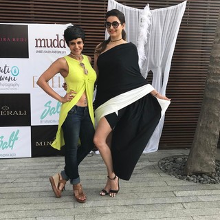 Karishma Tanna feet photo thumbnail