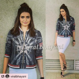 Karishma Tanna feet photo thumbnail