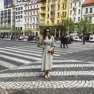 Karishma Tanna feet photo thumbnail