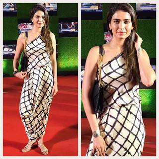 Karishma Tanna feet photo thumbnail
