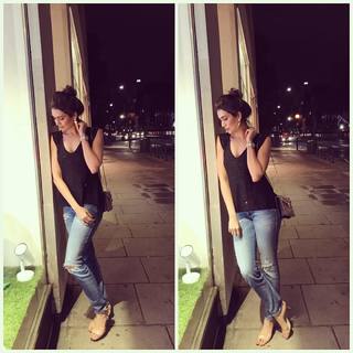 Karishma Tanna feet photo thumbnail
