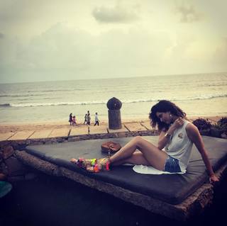Karishma Tanna feet photo thumbnail