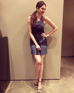 Karishma Tanna feet photo thumbnail