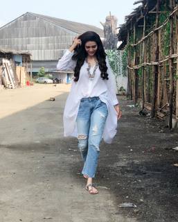 Karishma Tanna feet photo thumbnail