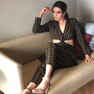 Karishma Tanna feet photo thumbnail