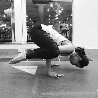 Karishma Tanna feet photo thumbnail