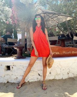 Karishma Tanna feet photo thumbnail