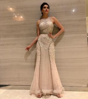 Karishma Tanna feet photo thumbnail