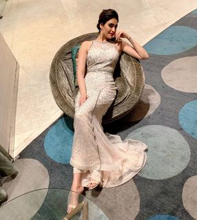 Karishma Tanna feet photo thumbnail