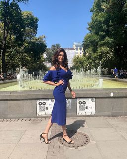 Karishma Tanna feet photo thumbnail