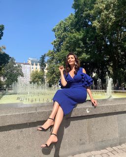 Karishma Tanna feet photo thumbnail