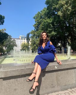 Karishma Tanna feet photo thumbnail