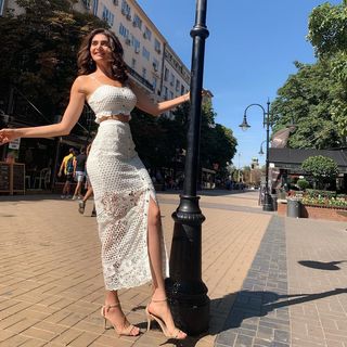 Karishma Tanna feet photo thumbnail