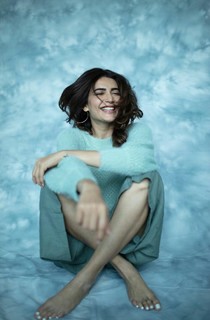 Karishma Tanna feet photo thumbnail