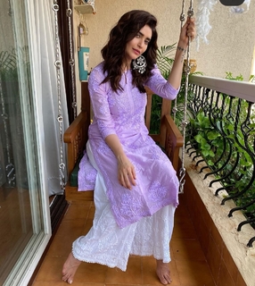 Karishma Tanna feet photo thumbnail