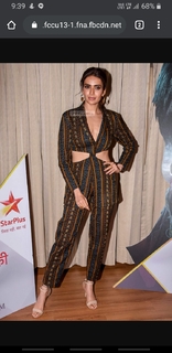 Karishma Tanna feet photo thumbnail