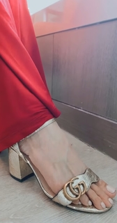 Karishma Tanna feet photo thumbnail