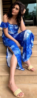 Karishma Tanna feet photo thumbnail