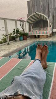 Karishma Tanna feet photo thumbnail