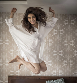 Karishma Tanna feet photo thumbnail