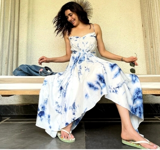 Karishma Tanna feet photo thumbnail