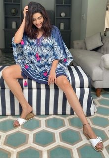 Karishma Tanna feet photo thumbnail