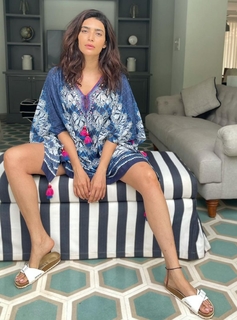 Karishma Tanna feet photo thumbnail