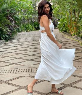 Karishma Tanna feet photo thumbnail