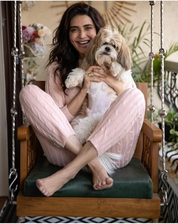Karishma Tanna feet photo thumbnail