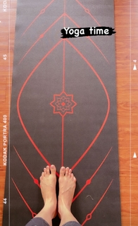 Karishma Tanna feet photo thumbnail