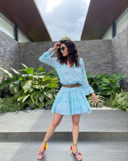 Karishma Tanna feet photo thumbnail