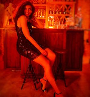 Karishma Tanna feet photo thumbnail