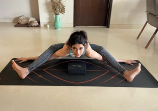 Karishma Tanna feet photo thumbnail