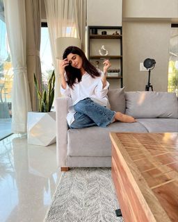 Karishma Tanna feet photo thumbnail