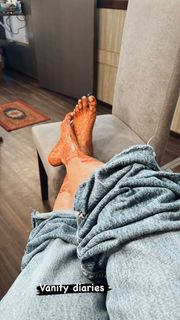 Karishma Tanna feet photo thumbnail