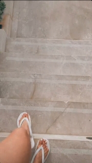 Karishma Tanna feet photo thumbnail